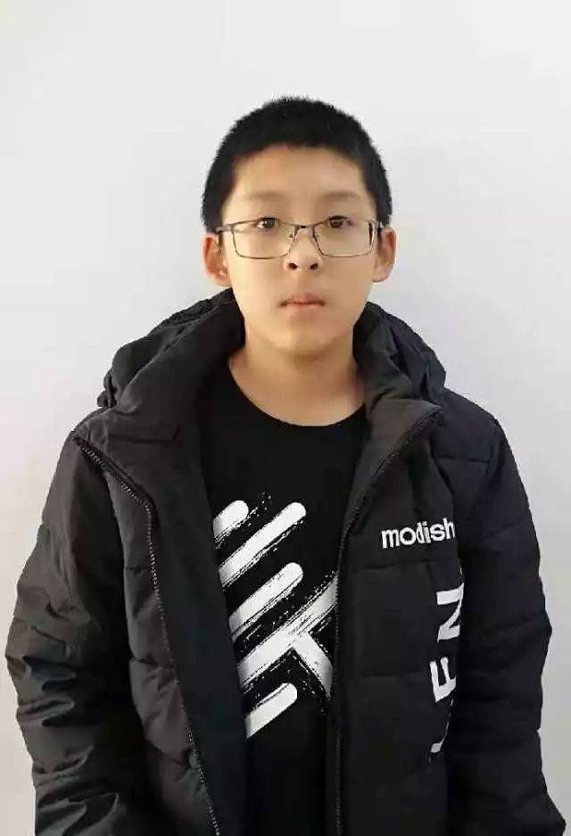 姓名:赵奕晗 学校:实验 数学成绩:111 校排名:200 座右铭:人生的意义
