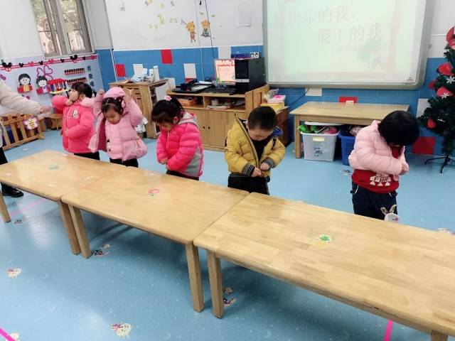 【蝶幼快讯】我是穿衣小能手——小班年级幼儿穿衣比赛活动