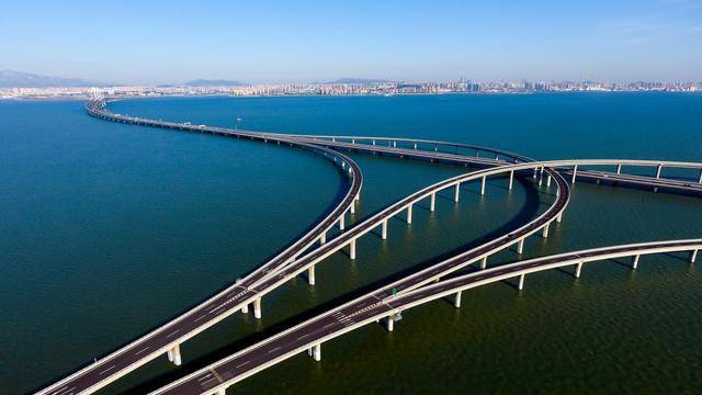 特大跨海大桥——青岛胶州湾大桥,工程总投资95.3亿元