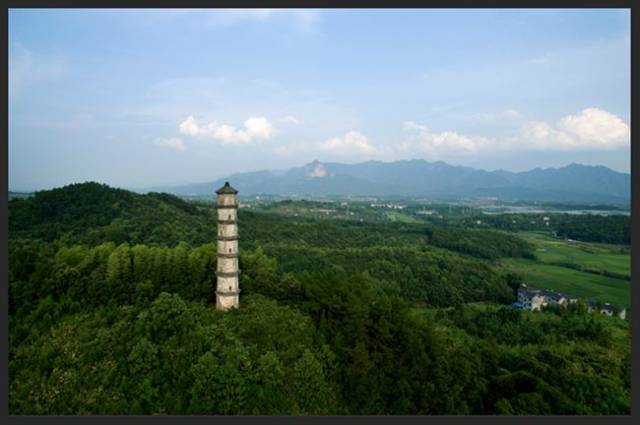 有着深厚的文化背景,现存古迹,文物有城隍庙《重建大平寺纪》石碑