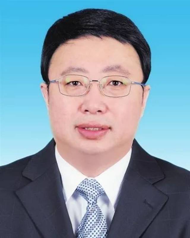 李佳同志简历