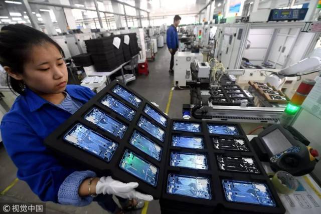 小米股价告急:上市半年市值蒸发1500亿港元 “买