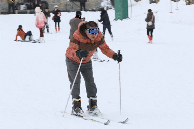 九皇山冰雪世界,据说这里是成都周边滑雪的不二选择!