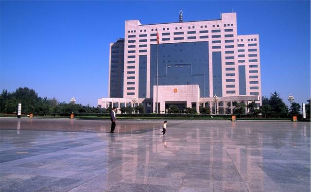 山东省莱芜市政府大楼(资料图;图片来源:东方ic)