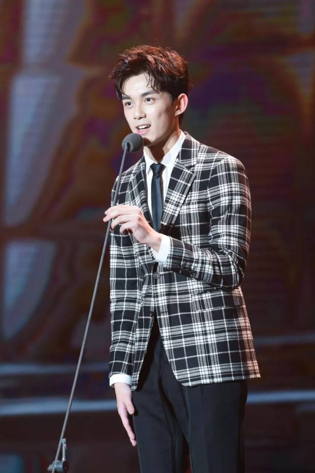 胡歌杨幂同台!《2018阅文超级IP风云盛典》本