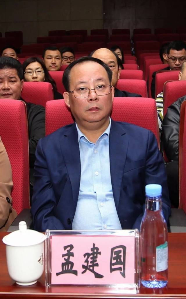 周伟森代表镇委和全镇干部群众,对李惠明同志所做出的大量卓有成效的