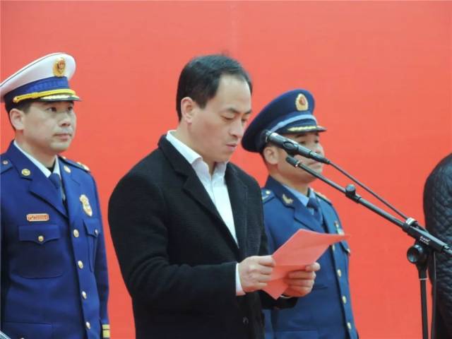身着"火焰蓝",奋进新征程——椒江区委书记陈挺晨出席