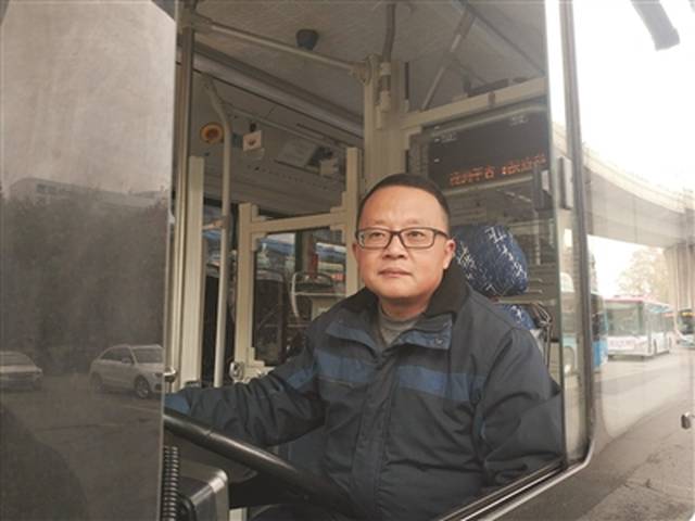 十米车厢内的城市温度|赵勇智_新浪娱乐_新浪网