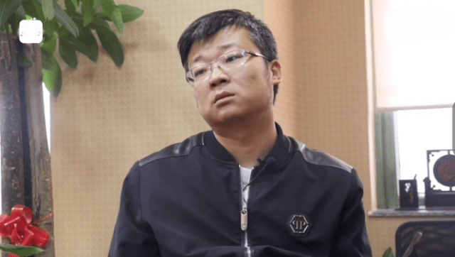 斗鱼B总闪现直播,直播间口嗨五分钟后被封,上