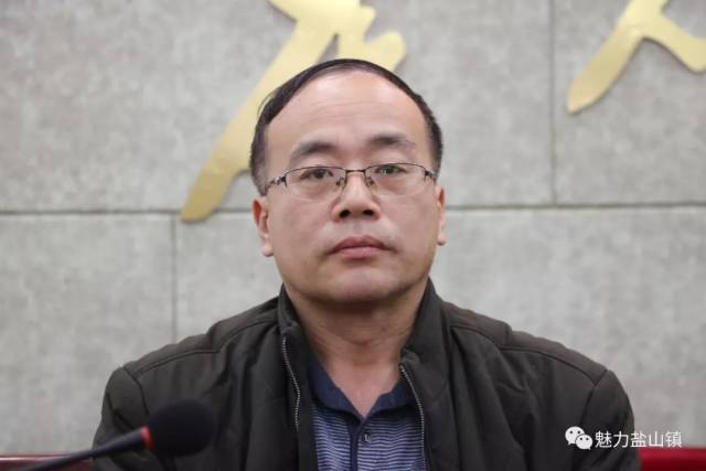 县纪委常委张卫军参加会议 镇党委书记张忠勋代表党委政府做述职述廉