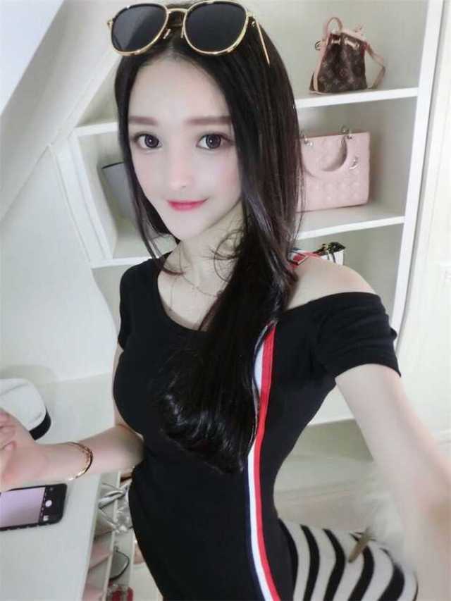 小姐姐给我发了给出门的照片,要我陪她去夜店嗨
