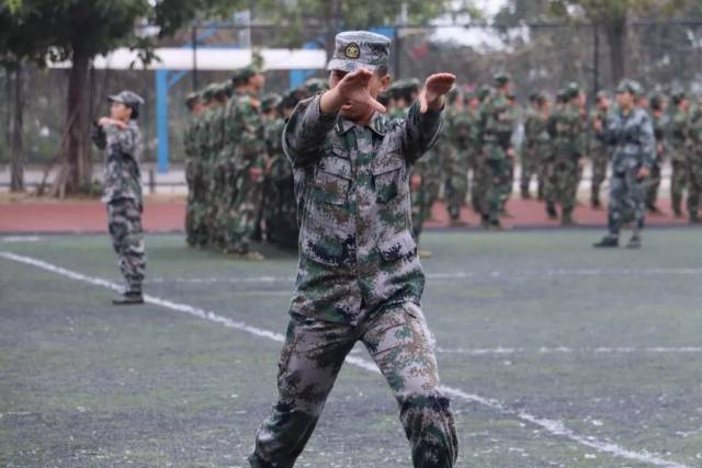 军训 学习卢永根院士精神&擒敌拳,预备!