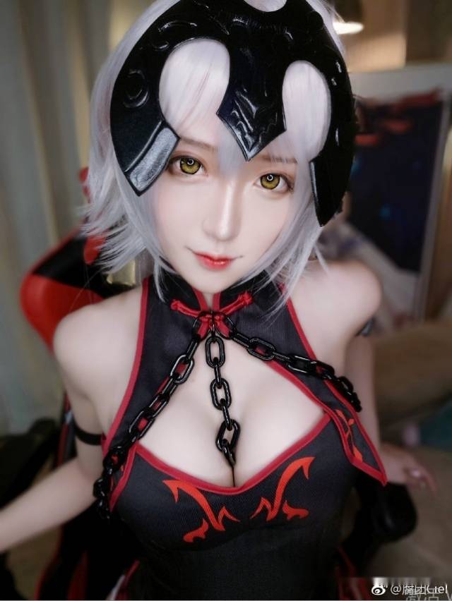 英雄联盟:LOL解说腐团儿微博福利,就连斗鱼官