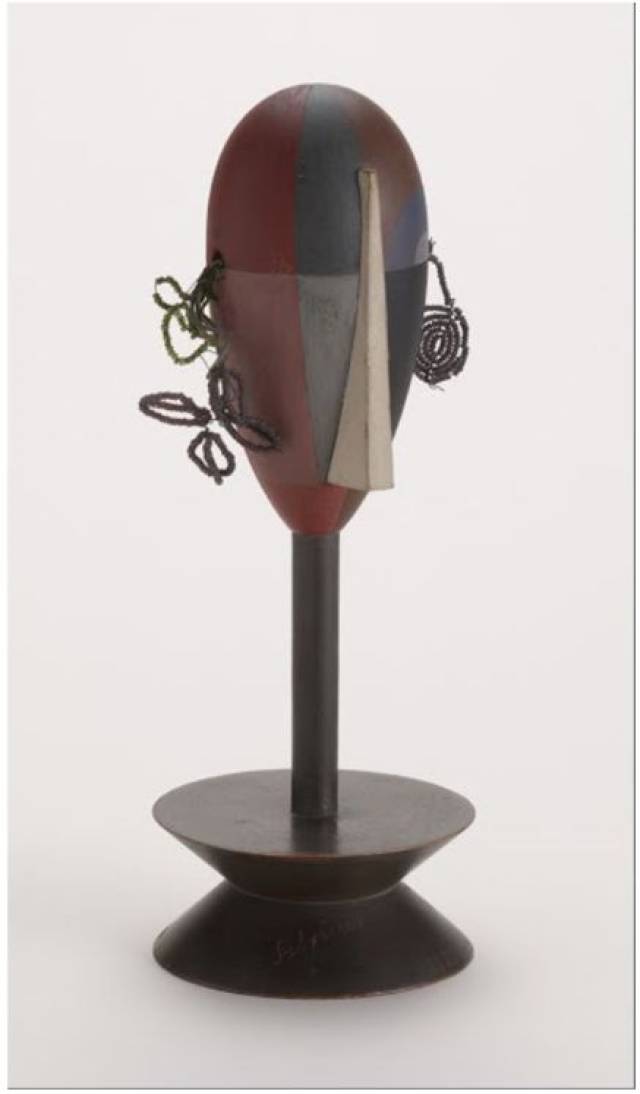 达达主义头部雕塑(1920年)           ·陶柏·阿尔普 1918年,她为