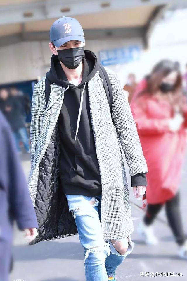 朱小川:穿卫衣好看的男生还不是因为他们会挑