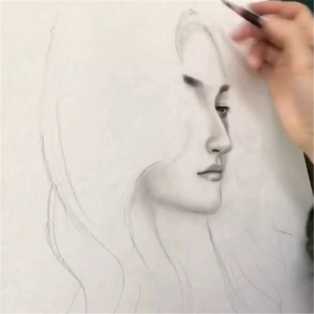 美术生画素描女神头像美到心醉网友最羡慕的却不是这双手