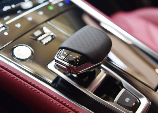 你敢信?14万买到2.0T+爱信8AT轿跑SUV,这谁