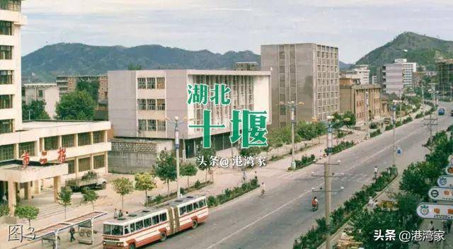 人民北路六堰段上世纪七八十年代,十堰人烟稀少,全市只有7条公交线路