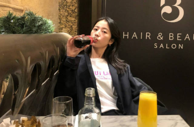 周雨彤的生活照比倪妮还会拍?