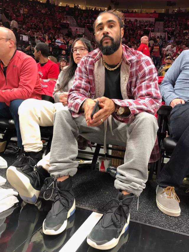 jerry lorenzo 也有自知之明,从不说自己是设计师,只做自己需要的产品