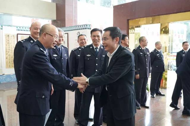 黄埔海关缉私局党组邀请老领导和曾经在我局工作的同志们参加座谈会