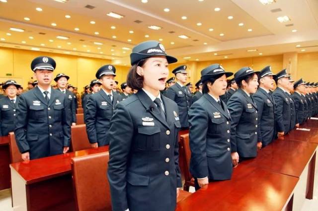 你好,孔雀蓝!湖北省军区举行首批文职人员换装暨宣誓仪式
