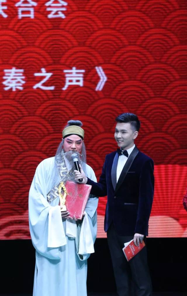 感谢剧协和文联对年轻人的支持,我们年轻演员需要这样的平台.