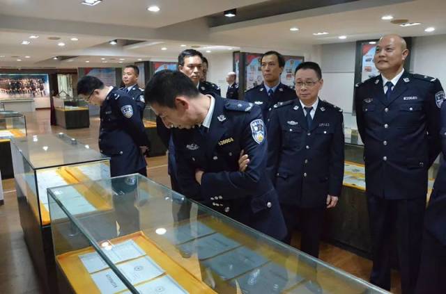 对局史荣誉室进行改造布展,展现黄埔海关缉私局20年来队伍和业