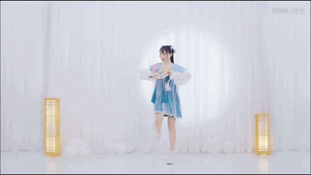 也配合音乐充满了 宅舞活泼可爱的感觉