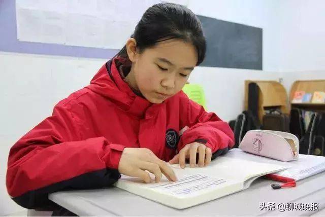 聊城12岁女生获“世界无限元宝网页游戏私服”称号,一分钟内准确记住所有纸牌