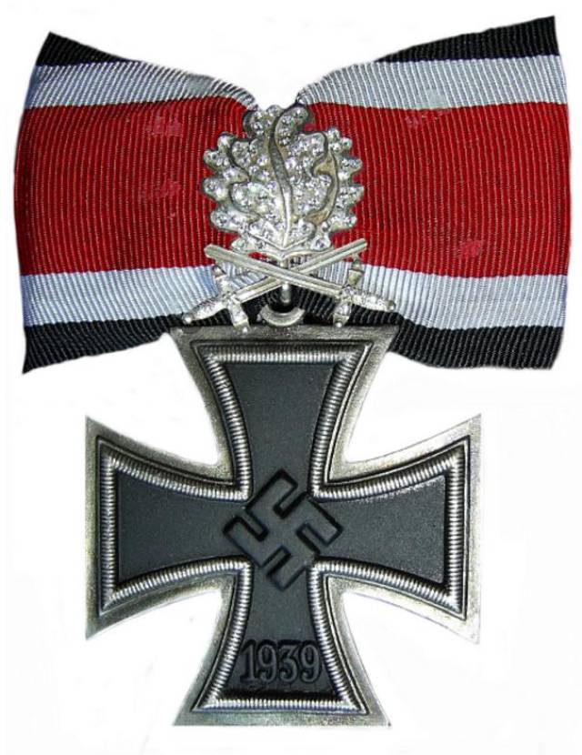 为何二战德国骑士铁十字勋章上的装饰是橡叶,而非桔子