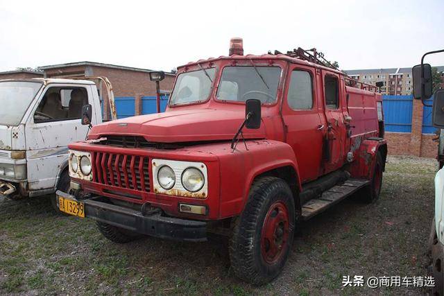 1987年生产的东风eq140-1消防车 曾是国内最常见的红色战车