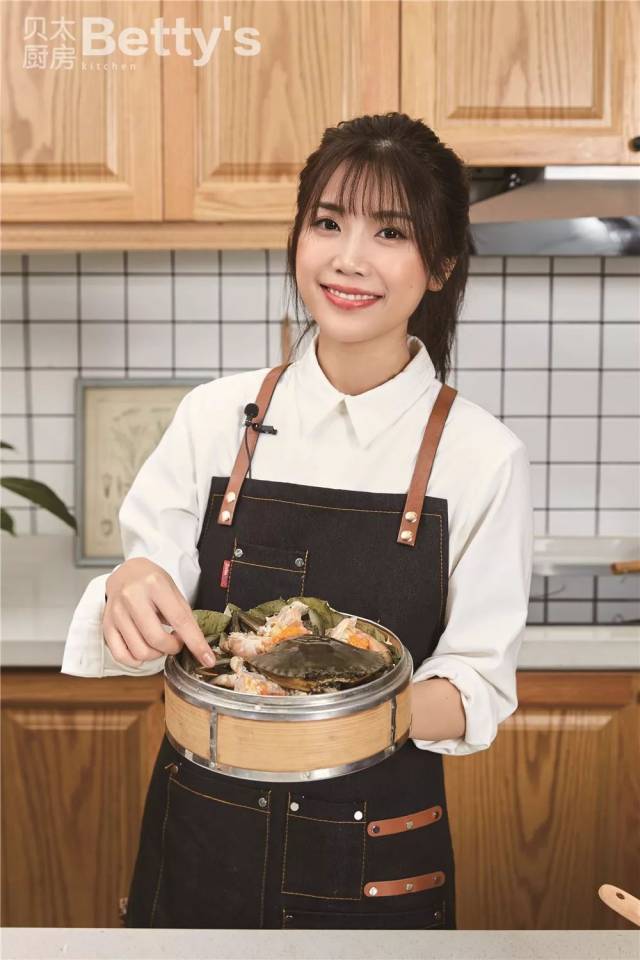 《拜托了冰箱》美女厨师,教你做经典美食 | 人物味道