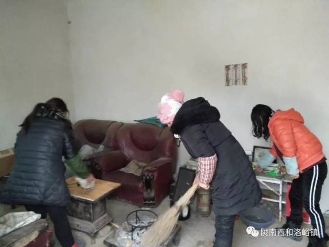 姐妹同行——西和县各乡镇奏响"巾帼脱贫·人居关怀"行动主题曲(洛峪