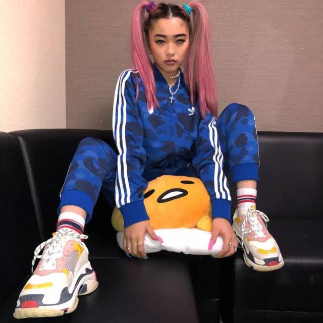 这个扎着双马尾的日本女rapper,说自己是个时髦的婊子