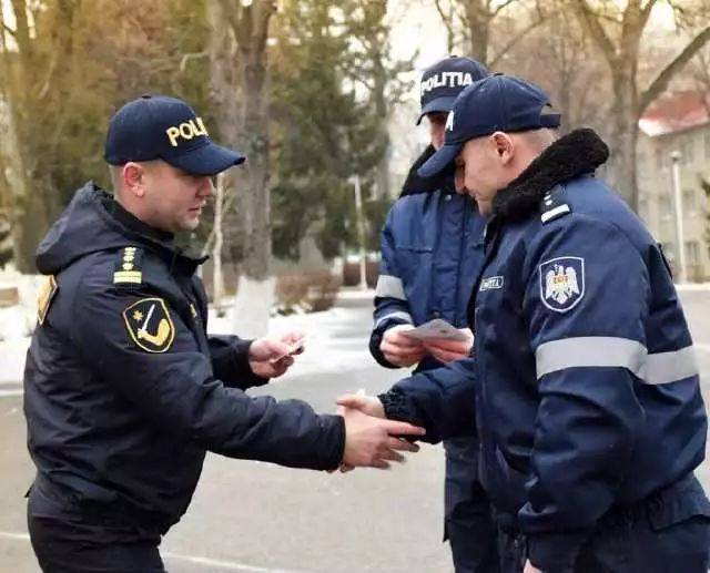 二十八 图片二十九 图片三十 图片三十一 格鲁吉亚警察身穿深蓝色制服