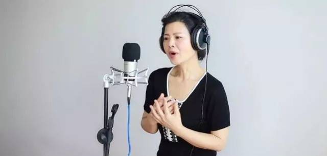 女中音陈敏演唱的《天边》,比降央卓玛唱的还好听!