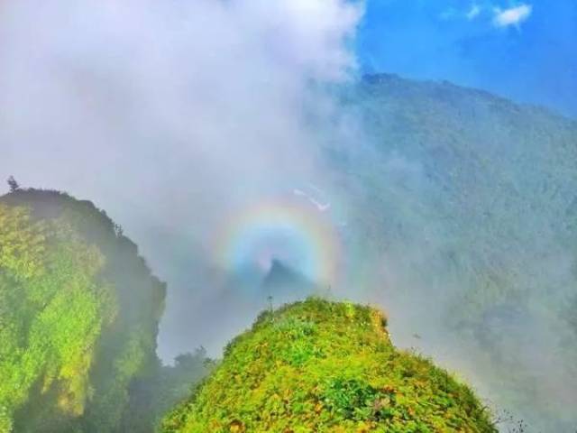 梵净山 梵净山,武陵山脉的主峰,国家级自然保护区,联合国"人与生物圈