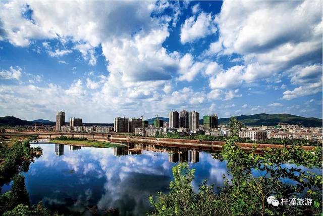 互动百科 七曲山风景区 七曲山风景区位于四川省绵阳市梓潼县城北,地