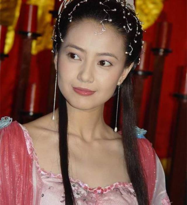 高圆圆被誉为"古装绝世美女",她饰演的周芷若丝毫不输