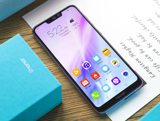 两款荣耀千元机价格相差一百,配置相差很大,千