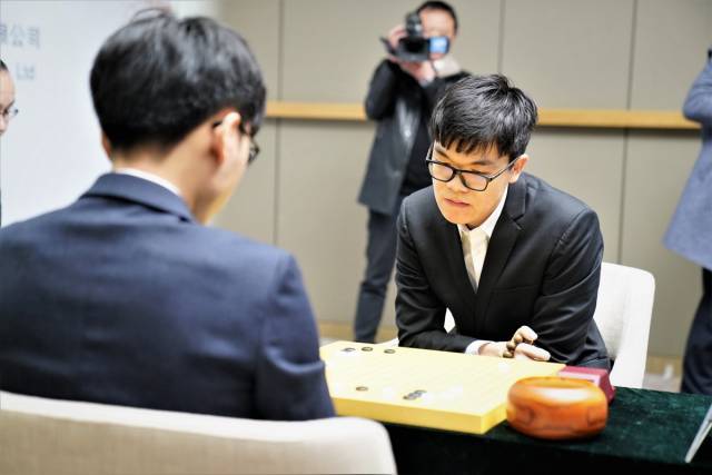 百灵杯决赛首局柯洁逆转申真谞 获得开门红