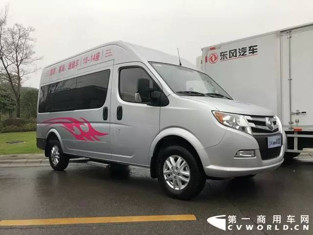 东风御风a100 10~14座通勤车