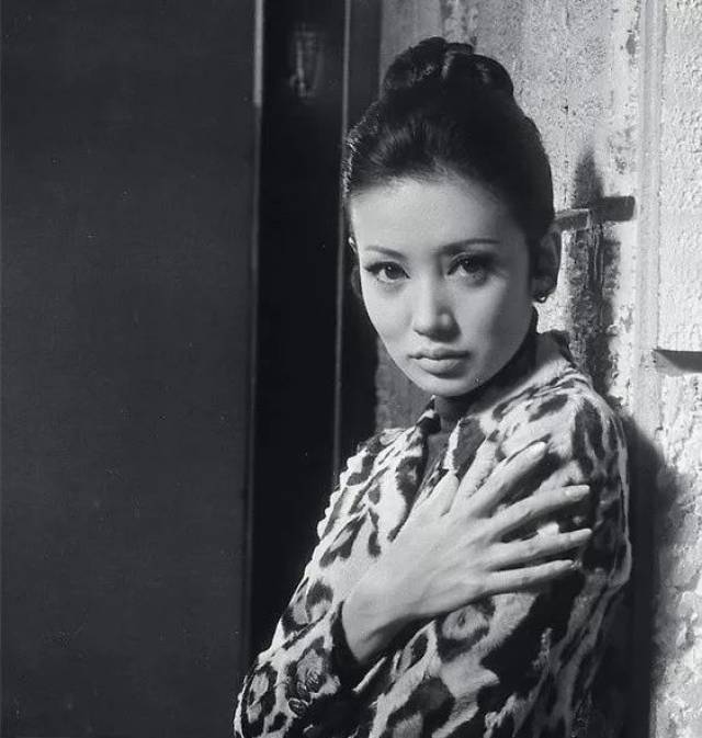 加贺真理子,日本女演员,1943年12月11日出生于东京.