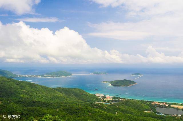 亚龙湾是三亚的四大海湾中景色最美,海水最蓝,沙滩最细的海湾_手机