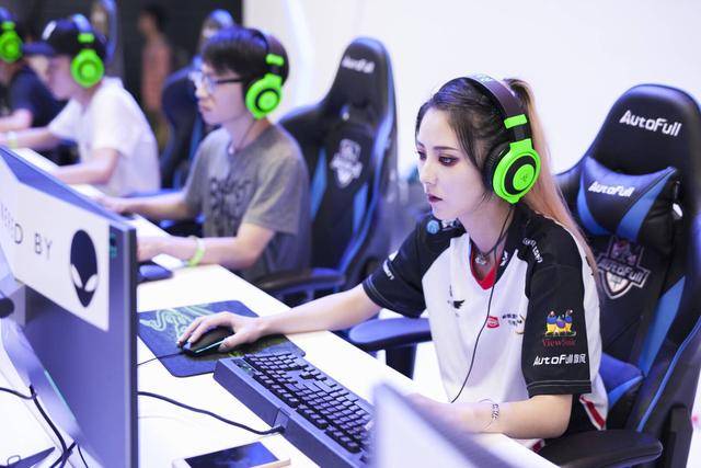 �羺Ů�š�������������ȥ�δӣ���ɢ���Ƕ�δ��