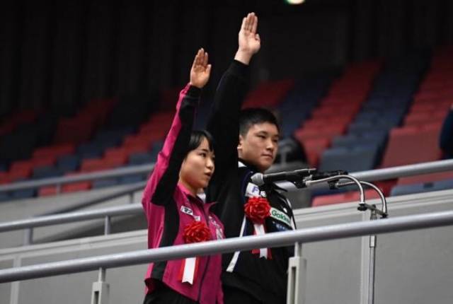 张本智和近况,高举右手向天皇宣誓,立志奥运会