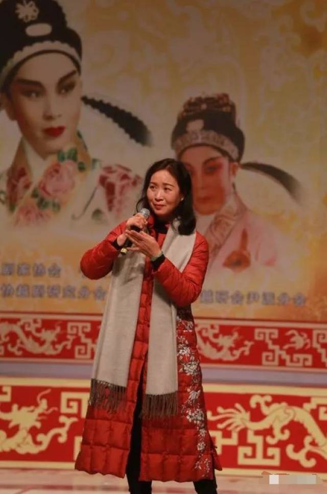 原象山越剧团花旦演员肖亚萍演唱《红楼梦·葬花》