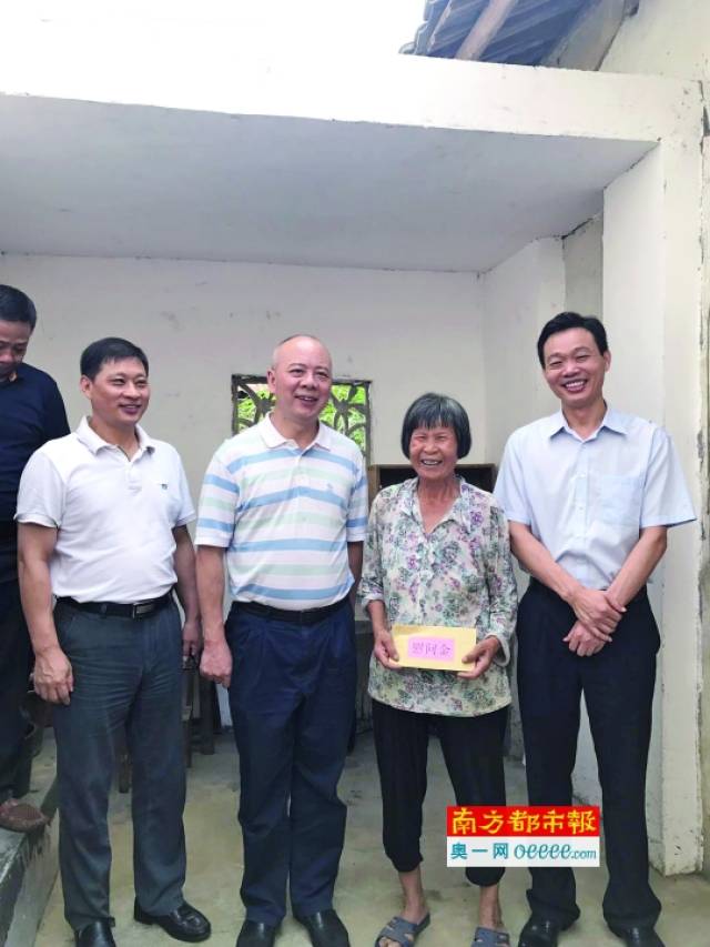 南山区委常委,纪委书记张华伟(右一),深圳市深汇通投资控股有限公司