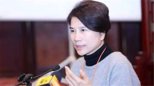 人生要经历三次恋爱_董明珠人生经历_人生低谷期的经历感悟